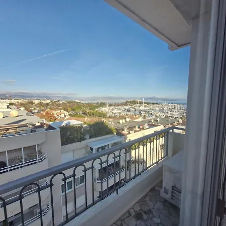 Large 3-bedroom Port Vauban Appartamento