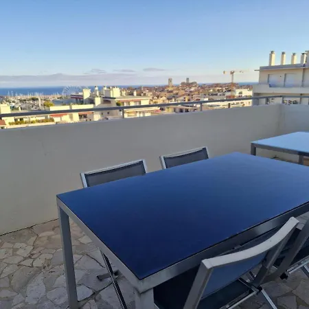 Large 3-bedroom Port Vauban Антиб