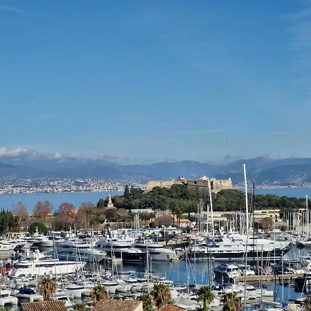 Large 3-bedroom Port Vauban Апартаменты