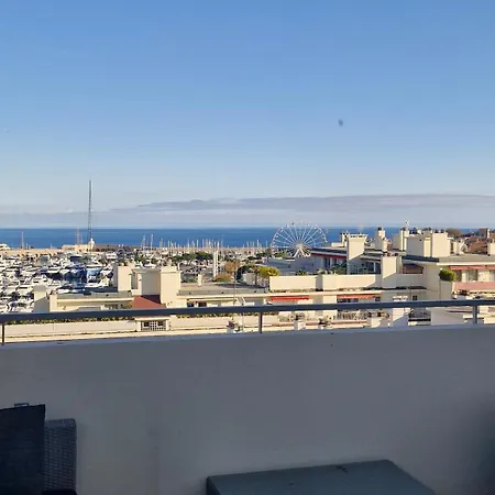 Apartman Large 3-bedroom Port Vauban *