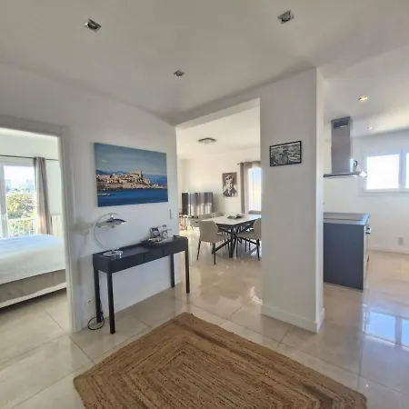 Large 3-bedroom Port Vauban Appartement Antibes