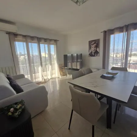Large 3-bedroom Port Vauban Appartement Antibes