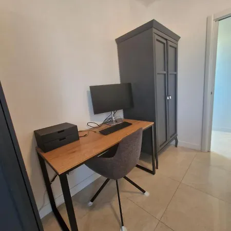 Large 3-bedroom Port Vauban Appartement