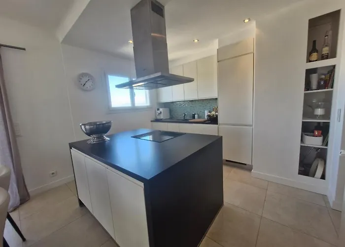 شقة Large 3-bedroom Port Vauban أنتيب