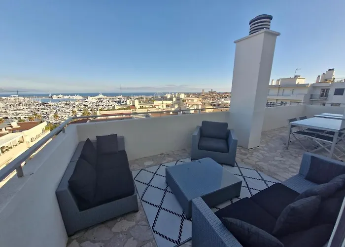 شقة Large 3-bedroom Port Vauban *