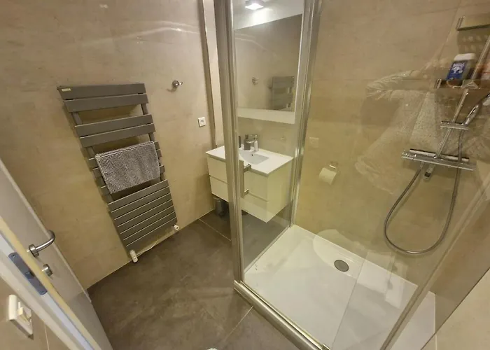 شقة Large 3-bedroom Port Vauban