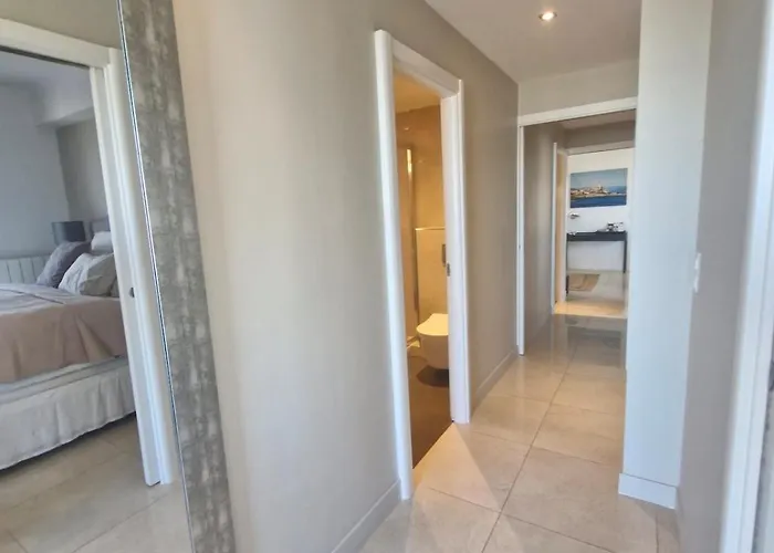 شقة Large 3-bedroom Port Vauban *