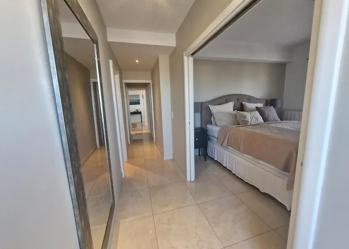 شقة Large 3-bedroom Port Vauban